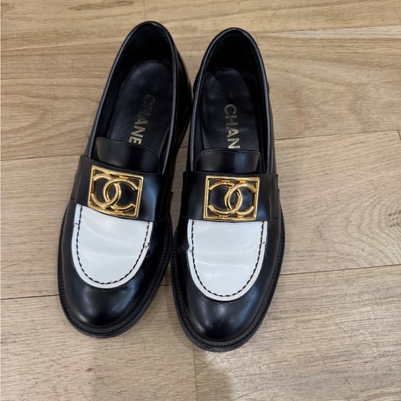 Chanel Black and White Loafers with Gold Accent 6.5 - Picture 1 of 4